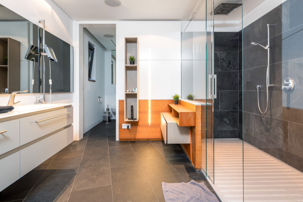 Badezimmer einer Villa in Brunn am Gebirge, Niederösterreich