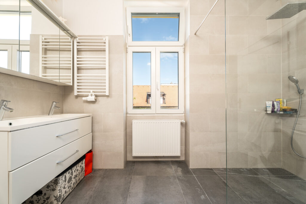 Badezimmer eines Einfamilienhauses in Perchtoldsdorf, Niederösterreich