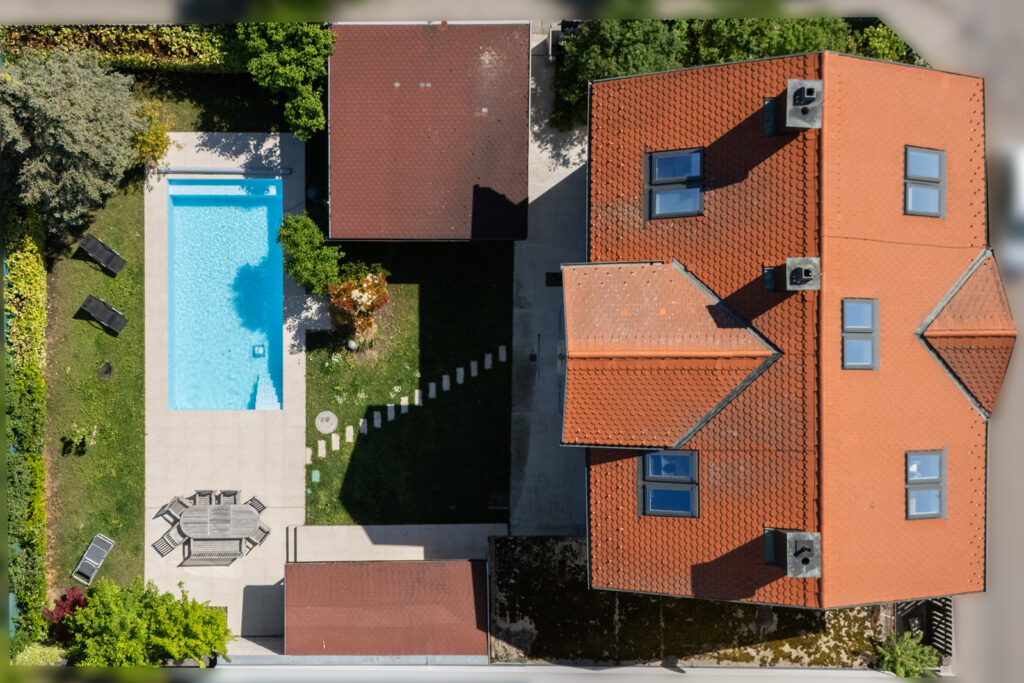 Einfamilienhaus in Perchtoldsdorf, Niederösterreich, aus der Vogelperspektive