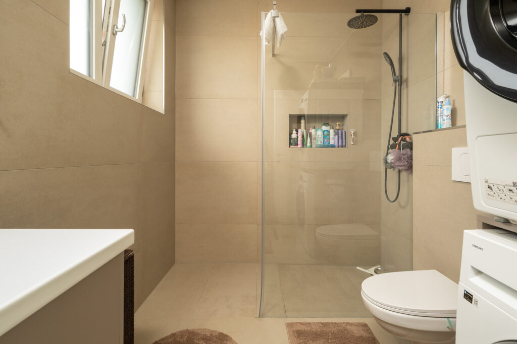 Badezimmer eines Einfamilienhauses in Weikendorf, Niederösterreich